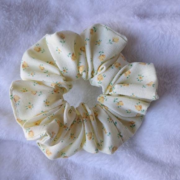 Floral Scrunchie Set - Picture 9 of 10